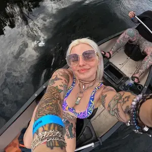 Chatkk profile of emily sedona from Canada