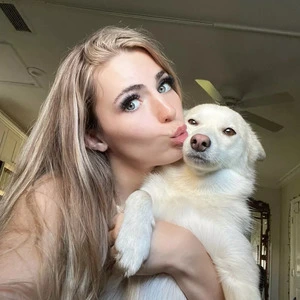 Chatkk profile of sativaay from Canada
